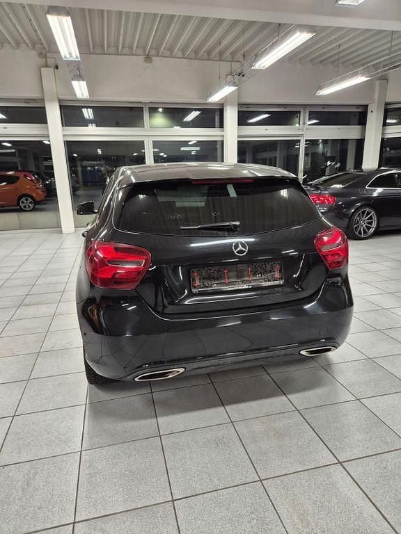 Gebraucht Mercedes A180 Edition 122 PS (89 kW) 2018 Schwarz Limousine