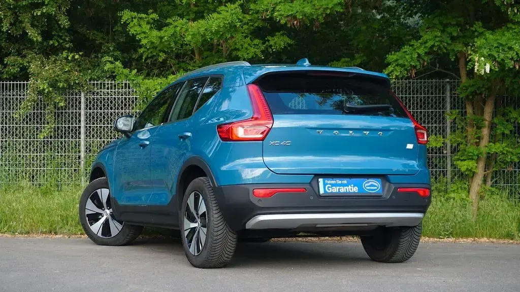 Używany Volvo XC40 211 KM (155 kW) 2022 Niebieski SUV