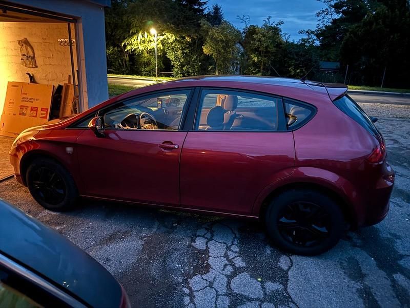 Gebraucht Seat Leon 105 PS (77 kW) 2010 Rot Kleinwagen