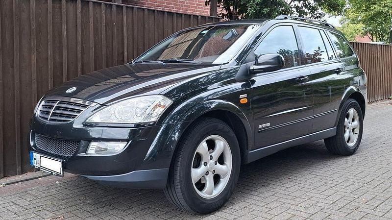 Schwarz Gebraucht 2009 Ssangyong / KGM Kyron SUV | 2.500 € - Bild 1/4