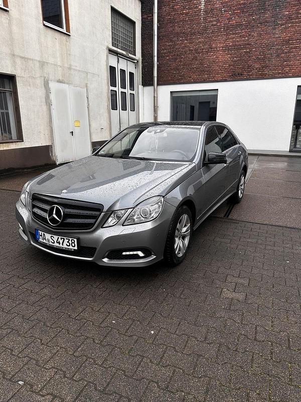 Gebraucht Mercedes E350 231 PS (169 kW) 2009 Grau Limousine