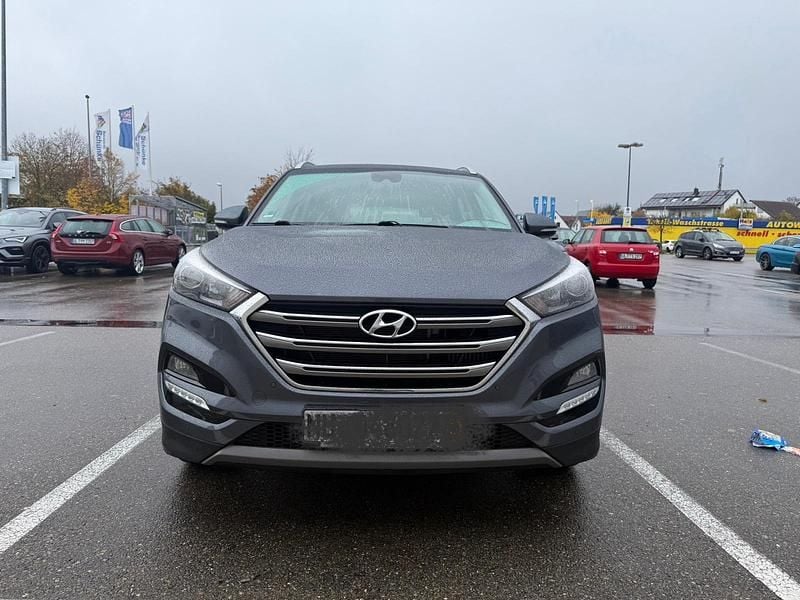 Grau Gebraucht 2015 Hyundai Tucson SUV | 16.500 € (Fairer Preis) - Bild 1/4