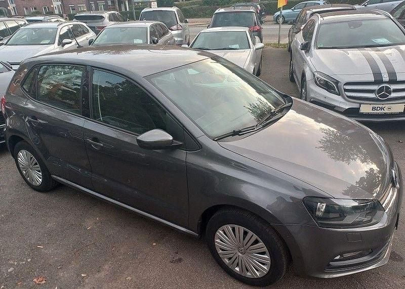 Grau Gebraucht 2016 VW Polo Limousine | 7.400 € (Fairer Preis) - Bild 1/4