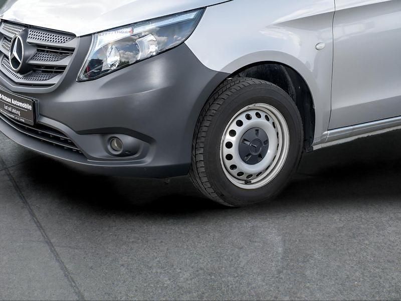 Silber Gebraucht 2023 Mercedes Vito Van / Kleinbus | 24.149 € (Superpreis) - Bild 1/4