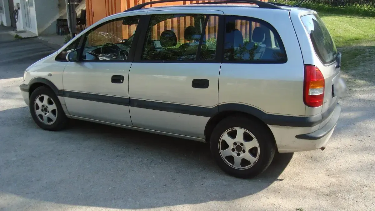 Gebraucht Opel Zafira 125 PS (91 kW) 2001 Silber Van / Kleinbus