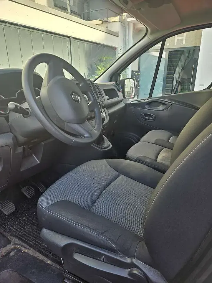 Gebraucht Renault Trafic 120 PS (88 kW) 2021 Schwarz Van / Kleinbus