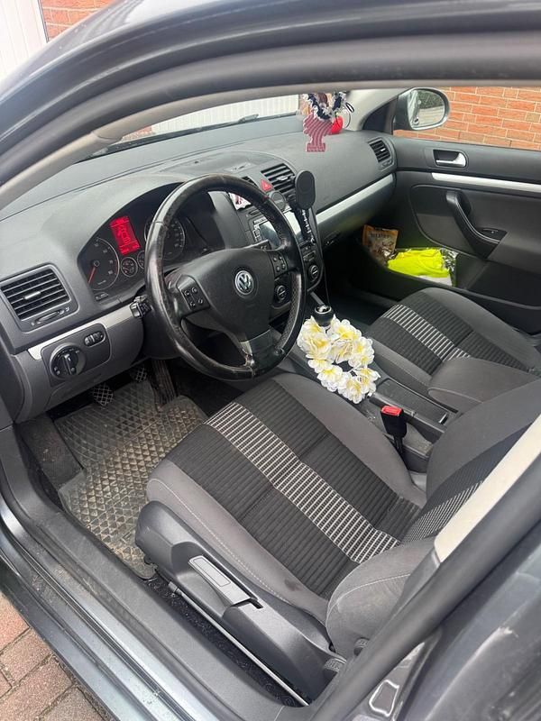 Gebraucht VW Jetta 102 PS (75 kW) 2009 Grau Limousine