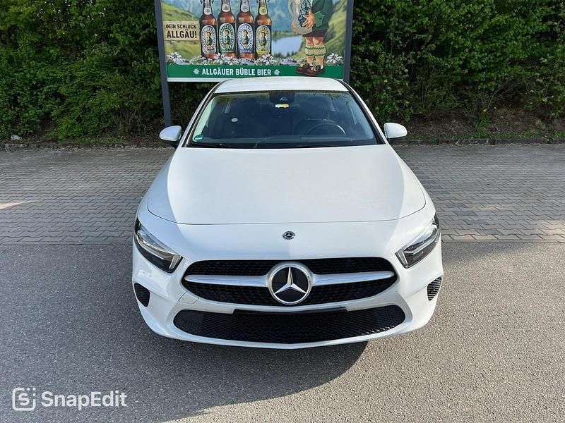 Weiß Gebraucht 2019 Mercedes A250 Limousine | 21.800 € (Superpreis) - Bild 1/4