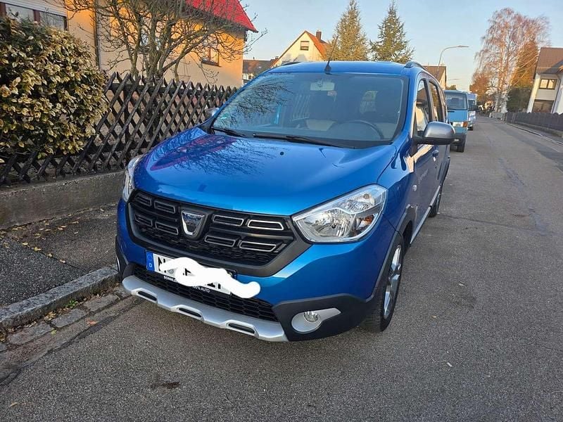 Gebraucht Dacia Lodgy 131 PS (96 kW) 2022 Blau Van / Kleinbus