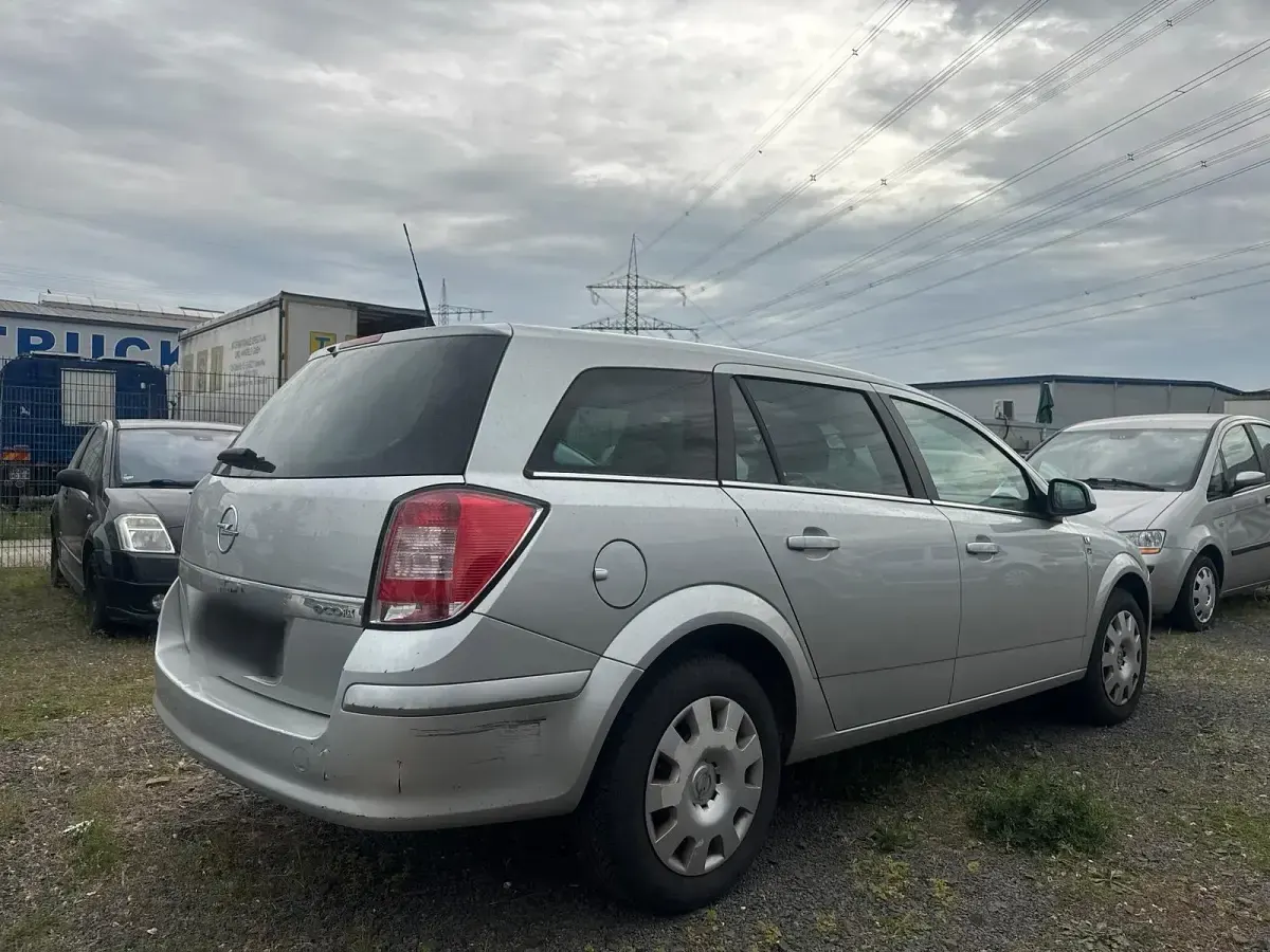 Gebraucht Opel Astra 110 PS (80 kW) 2010 Grau Kombi