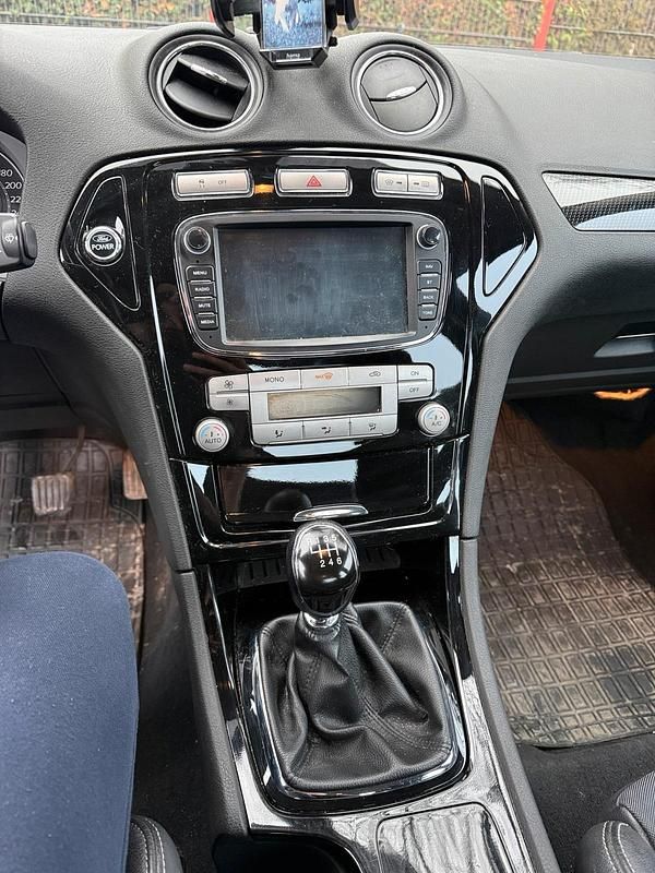 Gebraucht Ford Mondeo 140 PS (102 kW) 2010 Blau Limousine