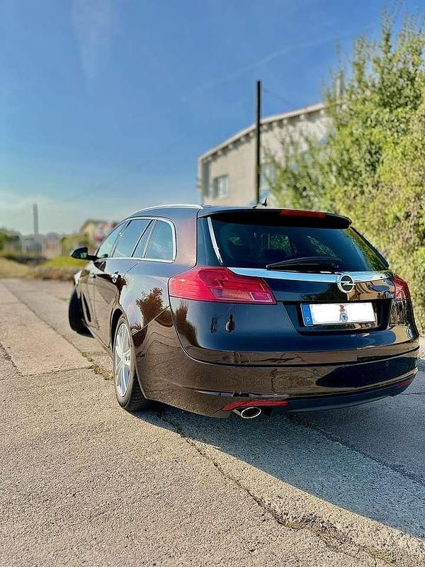 Gebraucht Opel Insignia Innovation 160 PS (117 kW) 2010 Braun Kombi