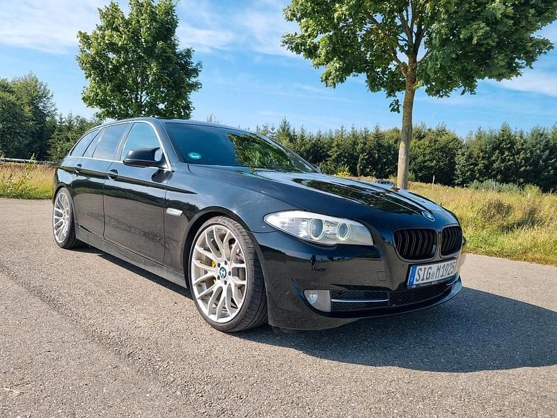 Schwarz Gebraucht 2012 BMW 520 Kombi | 7.400 € (Fairer Preis) - Bild 1/4