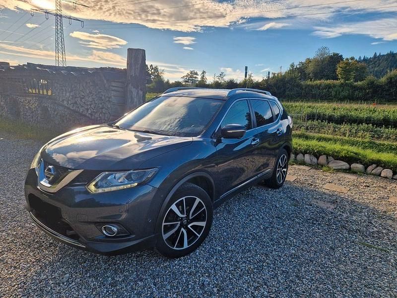 Blau Gebraucht 2015 Nissan X-Trail Tekna SUV | 14.800 € (Fairer Preis) - Bild 1/4