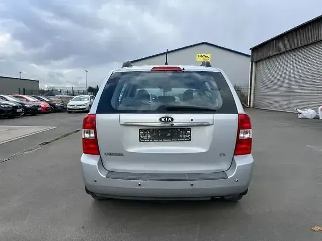 Gebraucht Kia Carnival EX 234 PS (172 kW) 2009 Silber Van / Kleinbus