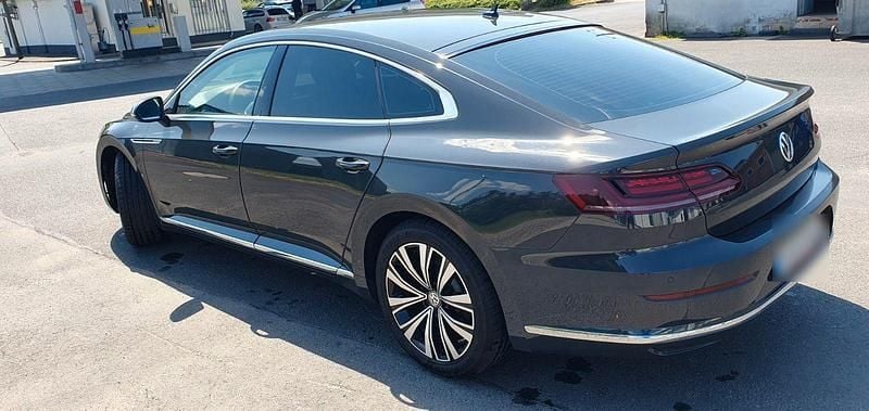 Gebraucht VW Arteon Elegance 150 PS (110 kW) 2019 Grau Kleinwagen