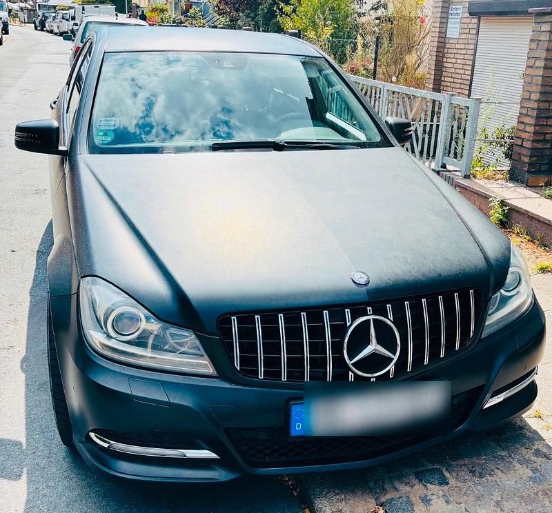 Schwarz Gebraucht 2011 Mercedes C220 Limousine | 6.500 € (Teuer) - Bild 1/4