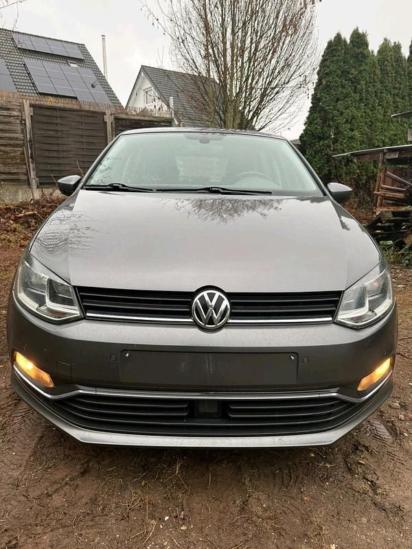 Grau Gebraucht 2014 VW Polo Limousine | 4.900 € (Guter Preis) - Bild 1/4