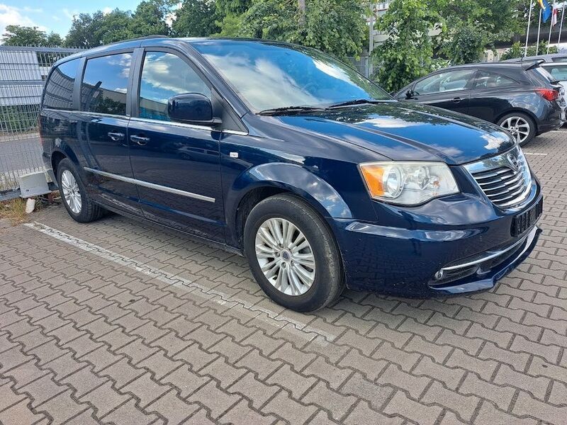 Blau Gebraucht 2013 Lancia Voyager Gold Van / Kleinbus | 8.600 € (Guter Preis) - Bild 1/4