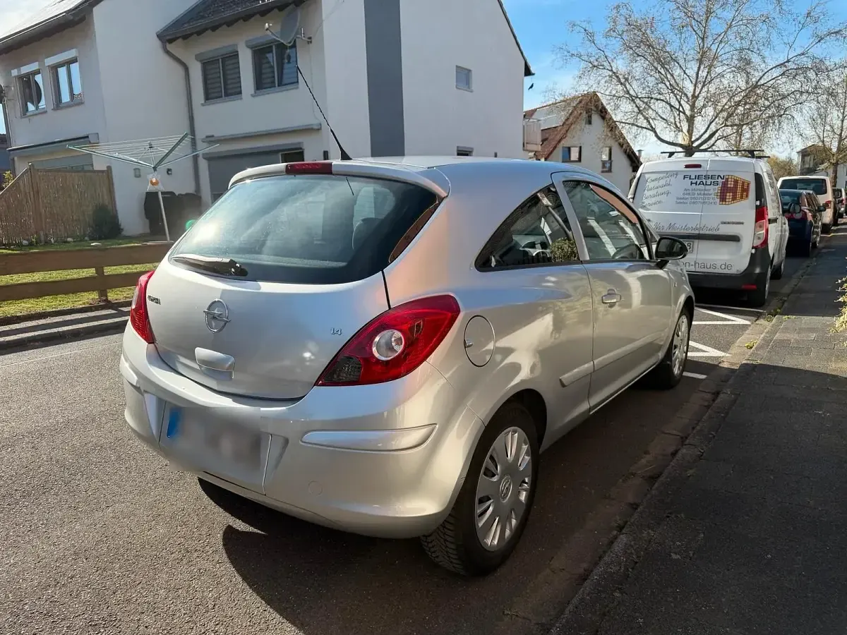 Używany Opel Corsa 90 KM (66 kW) 2007 Srebrny Hatchback