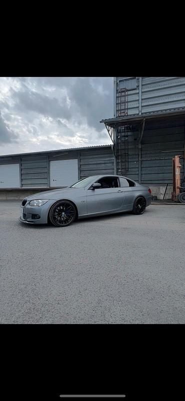 Grau Gebraucht 2010 BMW 335 M Sport Coupé | 19.200 € (Fairer Preis) - Bild 1/4