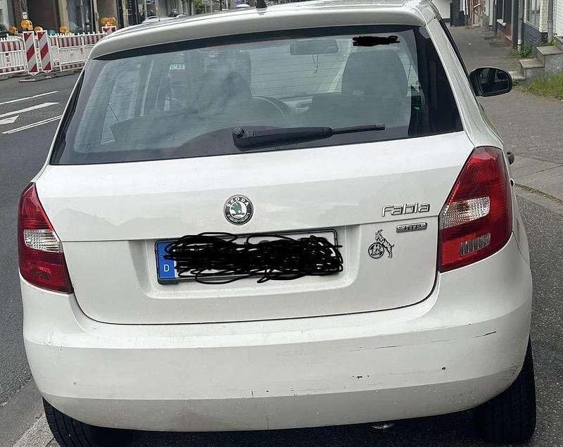 Weiß Gebraucht 2012 Skoda Fabia Kombi | 750 € - Bild 1/4