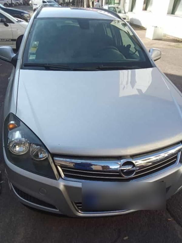 Silber Gebraucht 2010 Opel Astra Kombi | 2.800 € - Bild 1/4