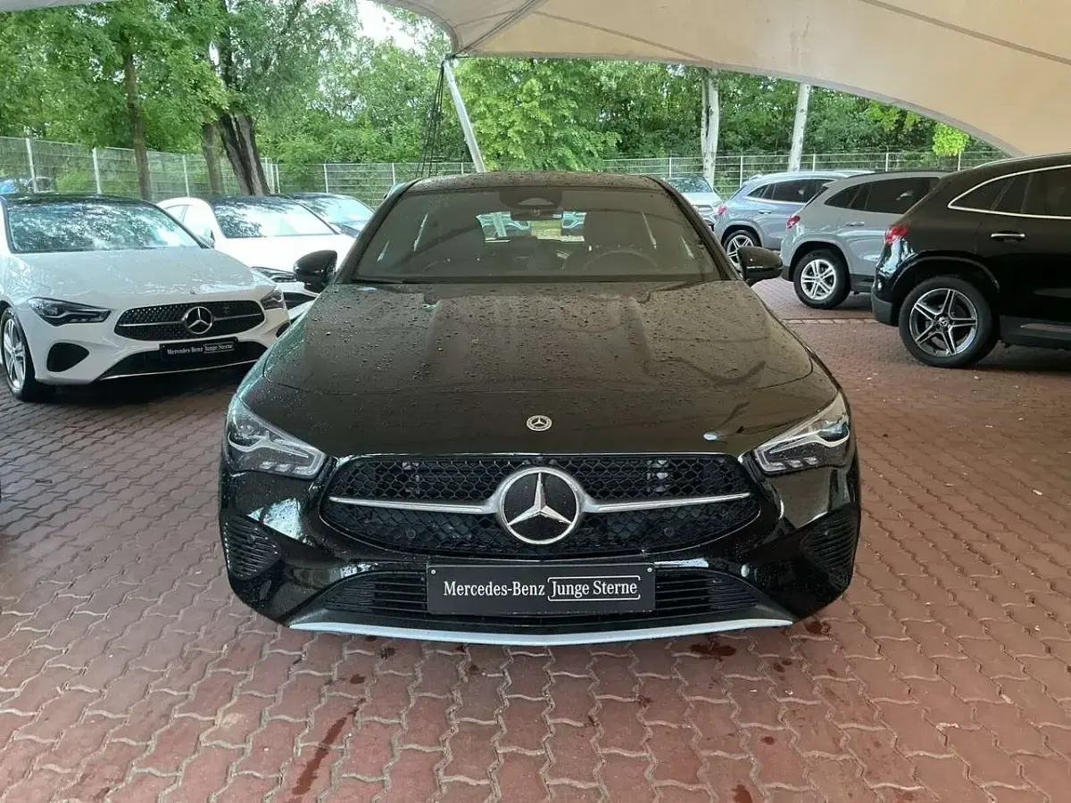 Gebraucht Mercedes CLA200 Shooting Brake Advanced 163 PS (119 kW) 2024 Unilack nachtschwarz Kombi