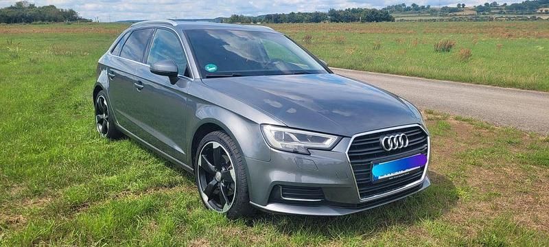 Grau Gebraucht 2017 Audi A3 Sport Limousine | 17.850 € (Fairer Preis) - Bild 1/4