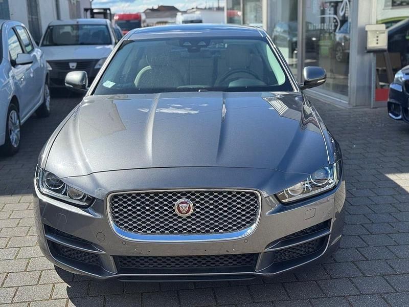 Gebraucht Jaguar XE Ingenium 179 PS (131 kW) 2016 Grau Limousine