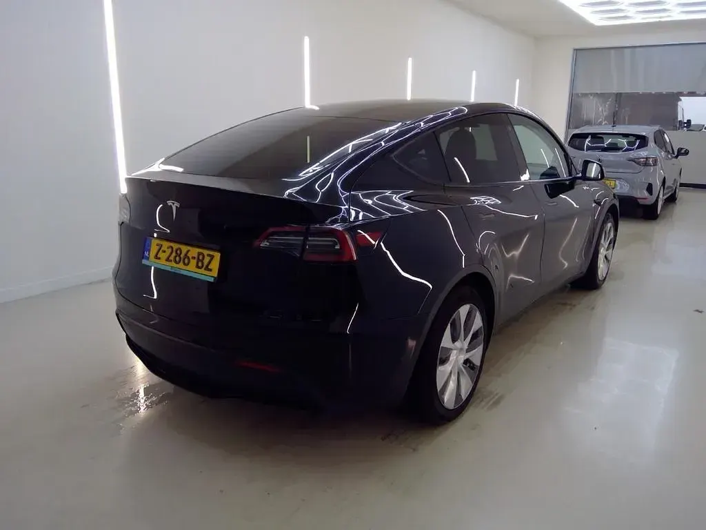 Usata Tesla Model Y Standard Range 250 kW (341 CV) 2024 Nero SUV