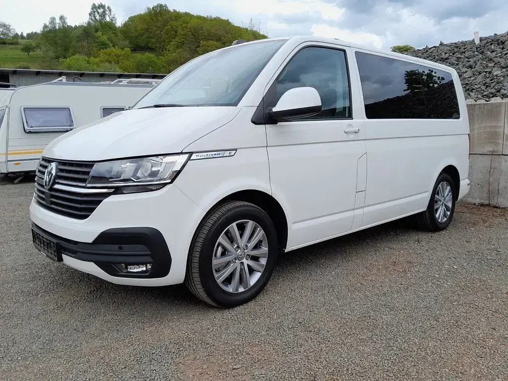 Gebraucht VW Multivan 150 PS (110 kW) 2021 Weiß Van / Kleinbus