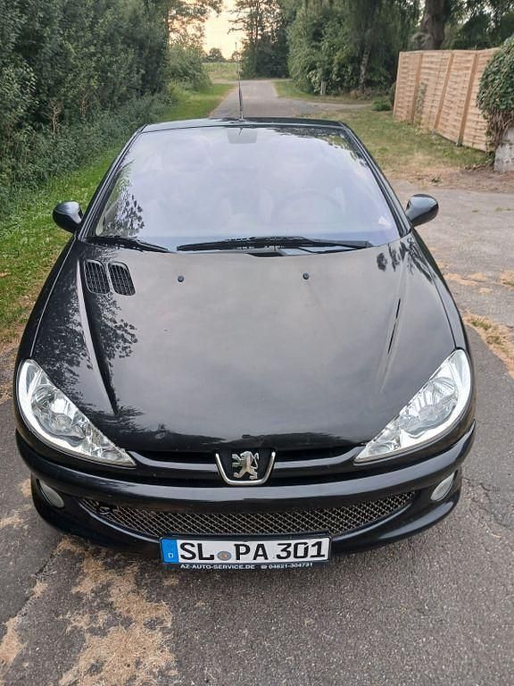 Schwarz Gebraucht 2006 Peugeot 206 CC Filou Cabrio | 2.200 € (Etwas zu teuer) - Bild 1/4