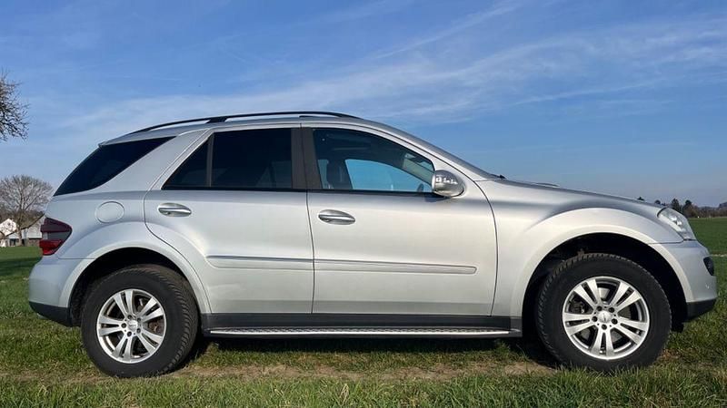 Gebraucht Mercedes ML320 224 PS (164 kW) 2007 Silber SUV