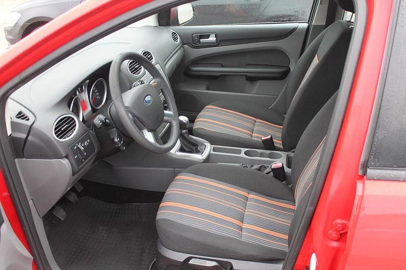 Gebraucht Ford Focus 101 PS (74 kW) 2009 Rot Limousine