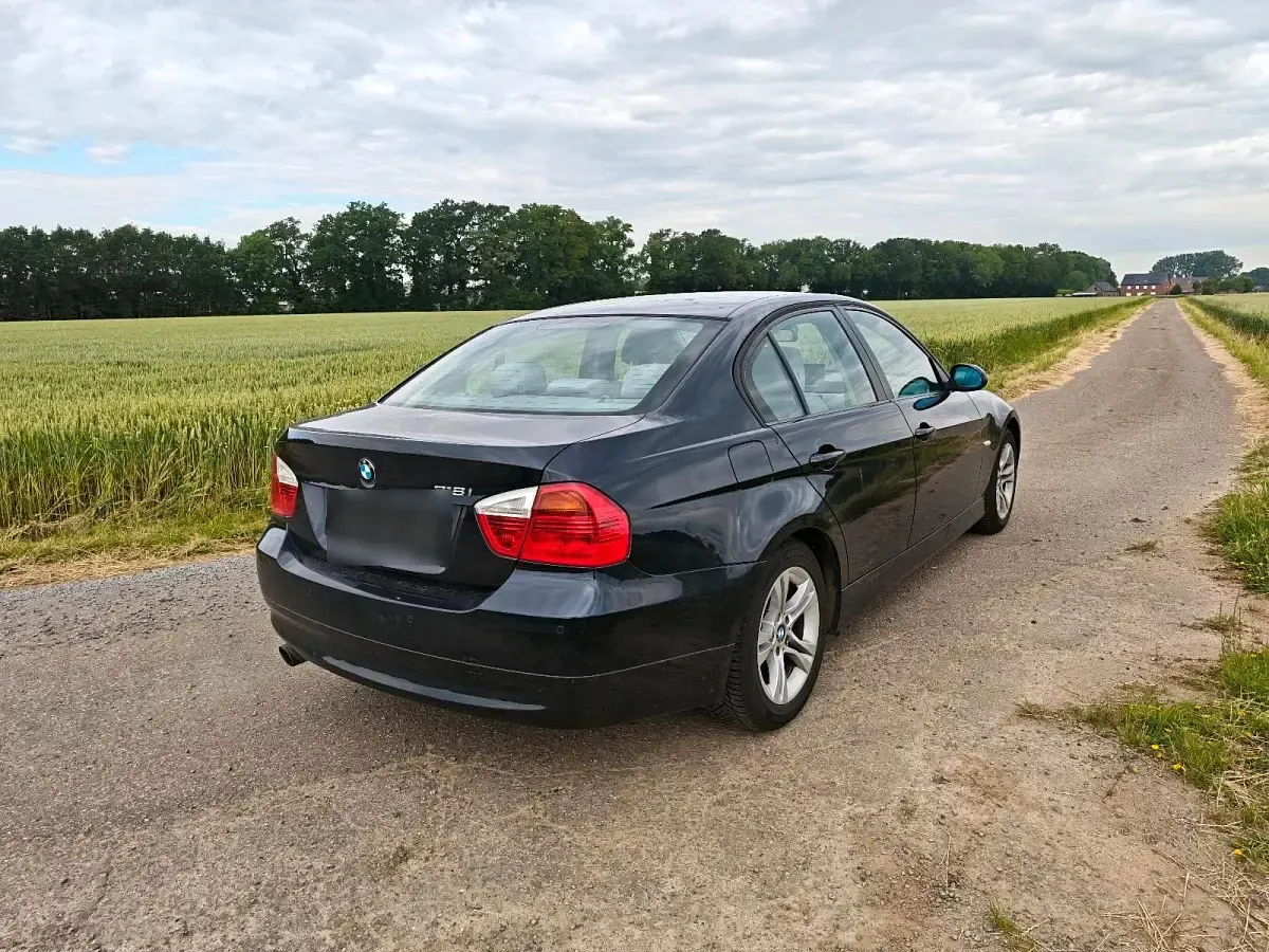 Gebraucht BMW 318 143 PS (105 kW) 2008 Blau Limousine
