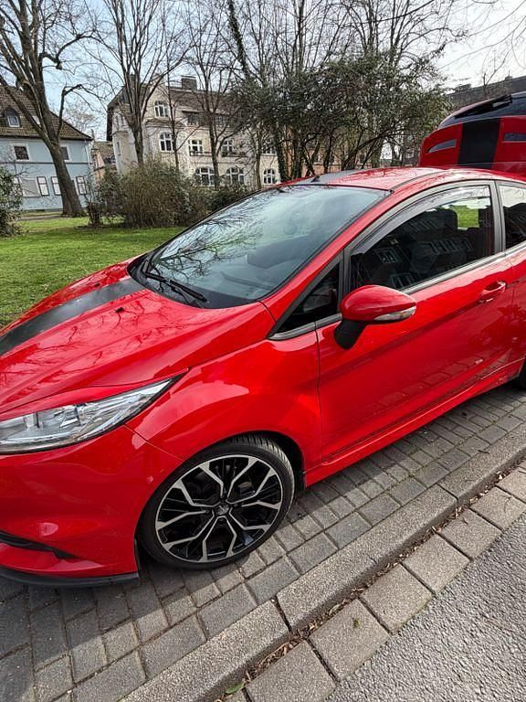 Gebraucht Ford Fiesta ST 182 PS (133 kW) 2014 Rot Kleinwagen