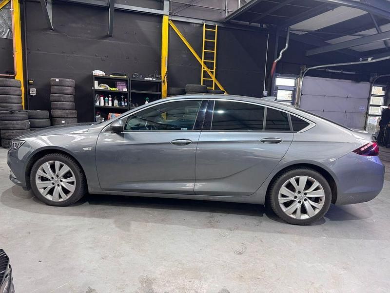 Gebraucht Opel Insignia Dynamic 170 PS (125 kW) 2018 Licht grau m2 Limousine