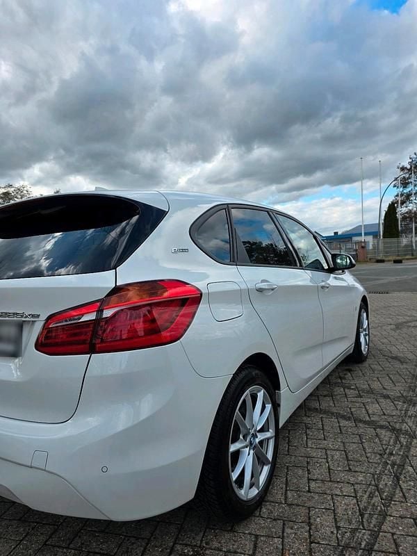 Gebraucht BMW 225 Active Tourer iPerformance 224 PS (164 kW) 2019 Weiß Van / Kleinbus