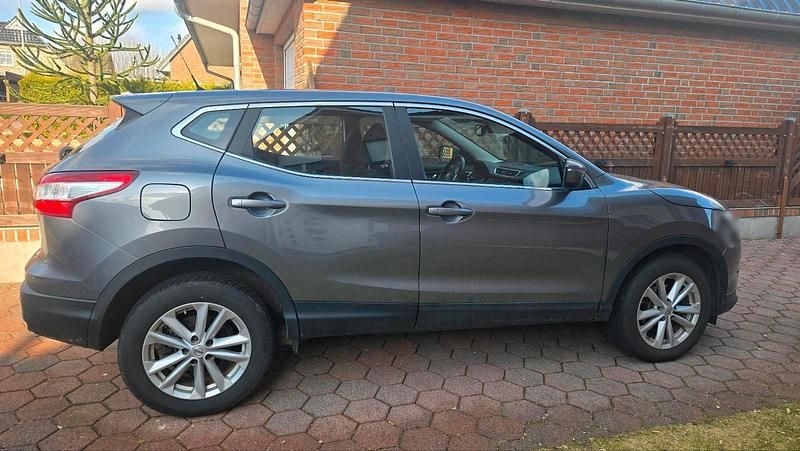 Gebraucht Nissan Qashqai 131 PS (96 kW) 2017 Grau SUV