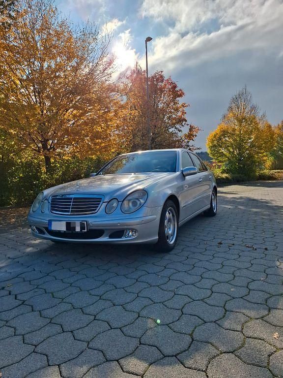 Gebraucht Mercedes E200 Classic 122 PS (89 kW) 2003 Silber Limousine
