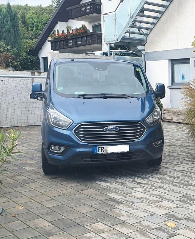 Blau Gebraucht 2018 Ford Tourneo Van / Kleinbus | 27.650 € (Fairer Preis) - Bild 1/4