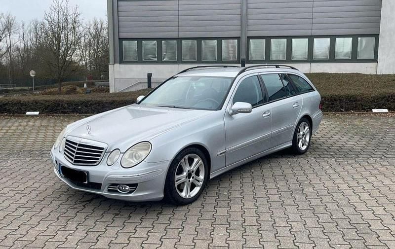 Silber Gebraucht 2007 Mercedes E280 Avantgarde Limousine | 3.899 € (Superpreis) - Bild 1/4