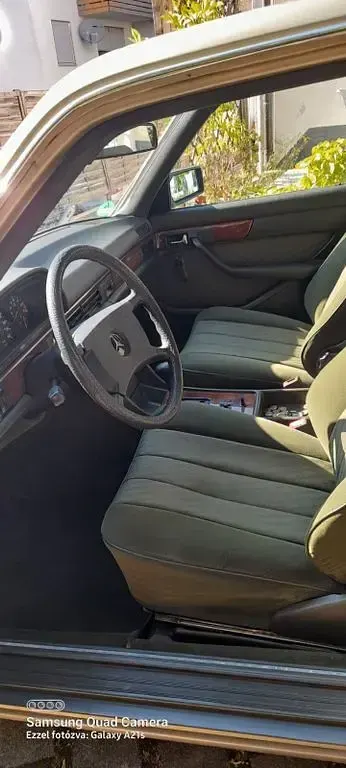 Gebraucht Mercedes 200 165 PS (121 kW) 1986 Grün Limousine