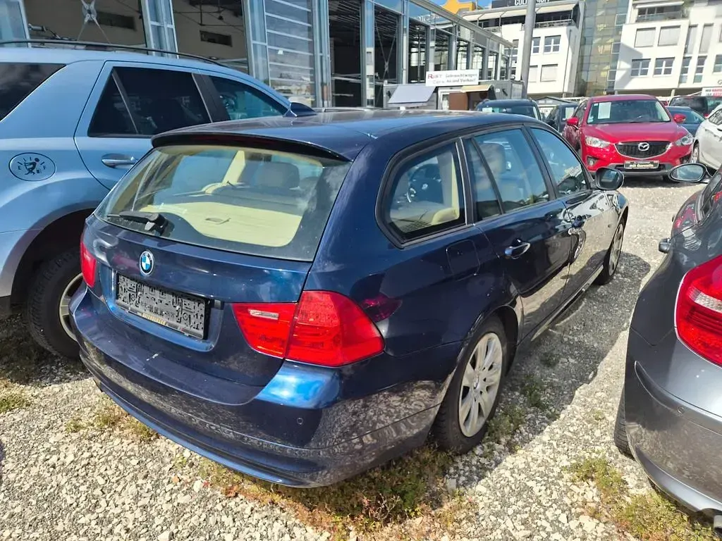 Gebraucht BMW 318 143 PS (105 kW) 2011 Blau Kombi