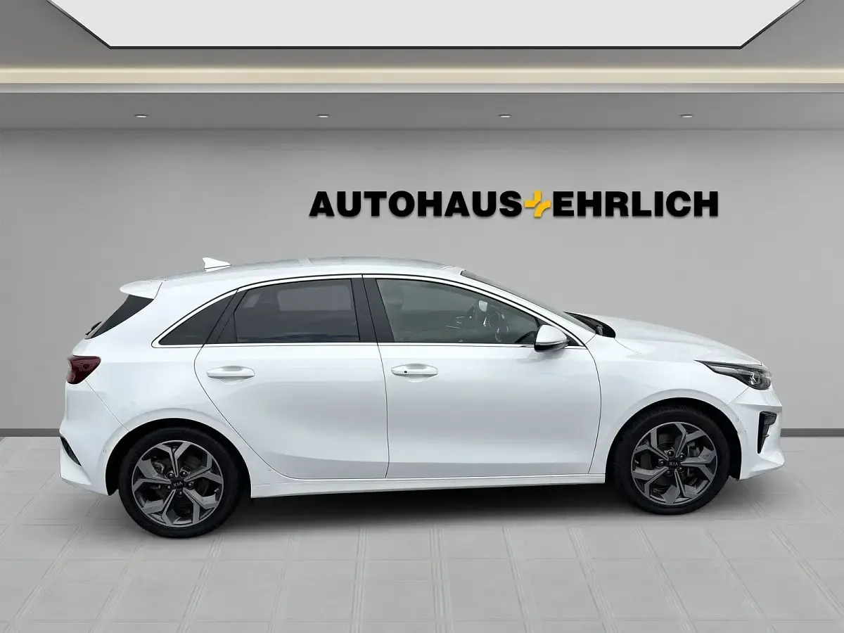 Gebraucht Kia Ceed Spirit 140 PS (102 kW) 2018 (hw2) deluxeweiss met. Kleinwagen