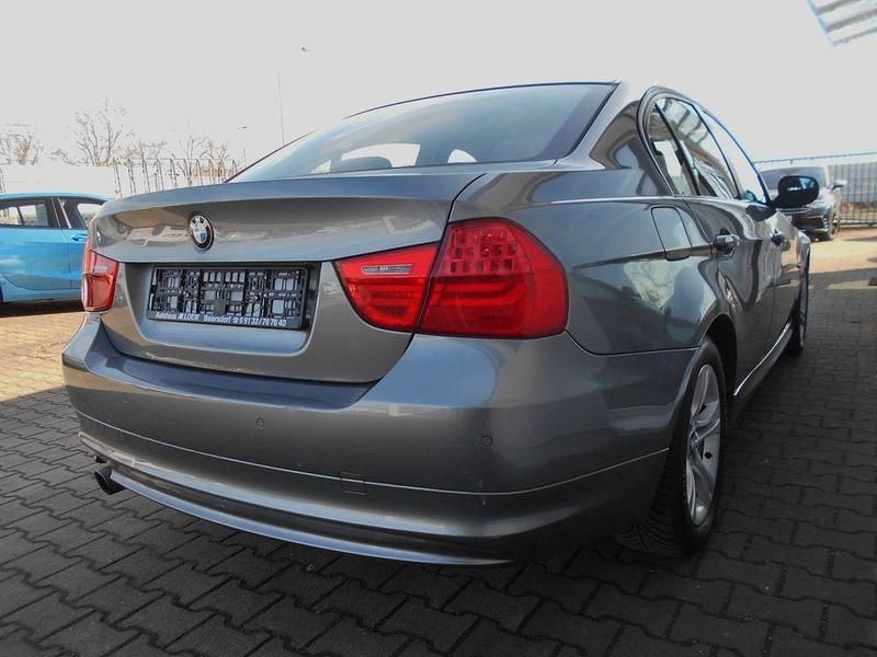 Gebraucht BMW 318 143 PS (105 kW) 2008 Grau Limousine
