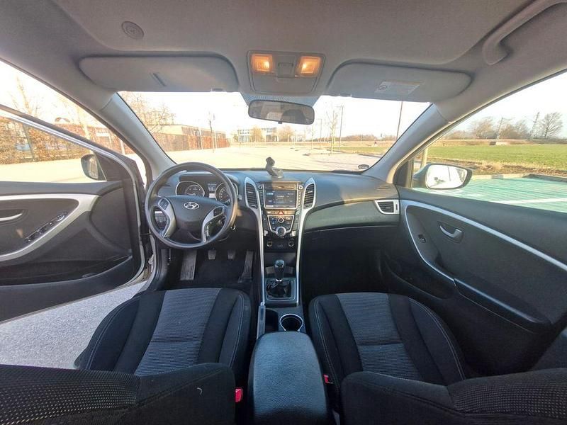 Gebraucht Hyundai i30 Classic 90 PS (66 kW) 2013 Silber Kombi