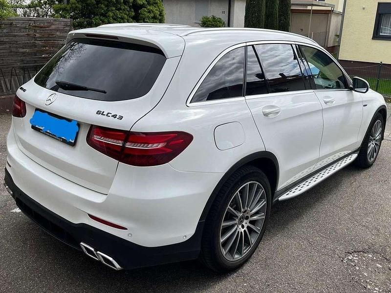 Weiß Gebraucht 2018 Mercedes GLC250 AMG line SUV | 25.999 € (Fairer Preis) - Bild 1/4
