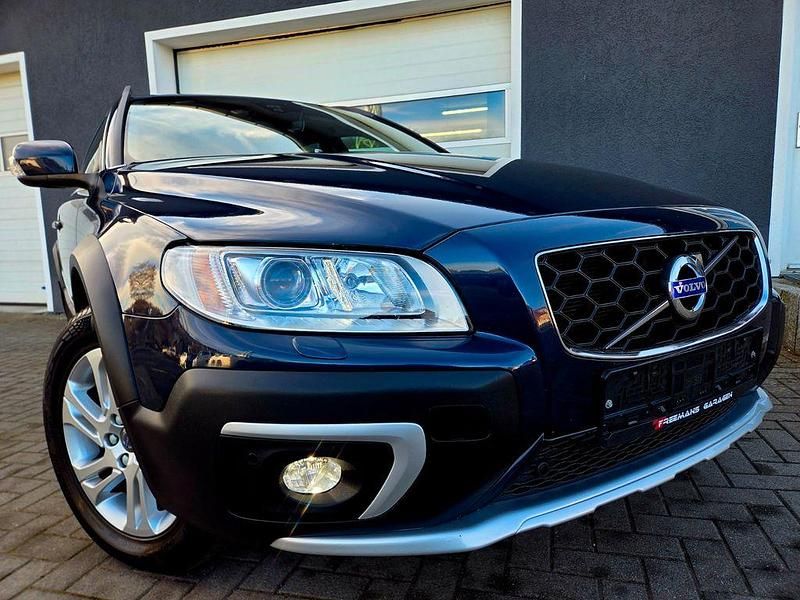 Blau Gebraucht 2015 Volvo XC70 Momentum Limousine | 26.950 € (Etwas zu teuer) - Bild 1/4